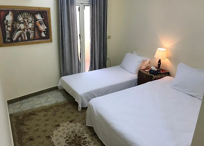 Sakkara Pyramid Inn Hotel